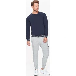 BLUZA MĘSKA GŁADKA NIEROZPINANA. Bluzy męskie marki TOP SECRET. W wyprzedaży za 39.99 zł.