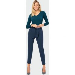 Eleganckie spodnie z zakładkami. Szorty damskie Greenpoint, bez wzorów, z elastanu, eleganckie. Za 139.99 zł.