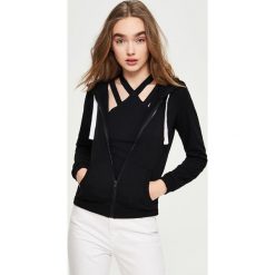 Bluza z kapturem - Czarny. Czarne bluzy damskie Sinsay, l, bez wzorów, z kapturem. Za 39.99 zł.