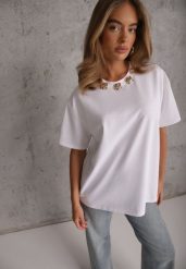Biały Oversizowy T-shirt z Bawełny Zdobiony Kwadratowymi Aplikacjami Evesilea. Białe bluzki damskie Renee, uniwersalny, z aplikacjami, z bawełny, bez kołnierzyka, bez ramiączek. Za 69.99 zł.