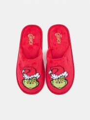 Ciepłe kapcie z motywem świątecznym Grinch - czerwony. Czerwone kapcie damskie Sinsay, bez wzorów. Za 35.99 zł.