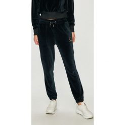 Tommy Jeans - Spodnie. Jeansy damskie marki Tommy Jeans. Za 449.90 zł.