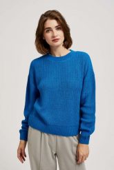 Sweter z okrągłym dekoltem lazurowy. Niebieskie swetry damskie MOODO, l, bez wzorów, bez kołnierzyka, bez ramiączek, bez kaptura. W wyprzedaży za 47.99 zł.