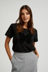 Bawełniany t-shirt z aplikacją czarny. Czarne t-shirty damskie MOODO, m, z aplikacjami, z bawełny, bez kołnierzyka. W wyprzedaży za 49.99 zł.