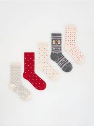 Skarpetki ze świątecznym motywem 5 pack - czerwony. Czerwone skarpety damskie Reserved, bez wzorów. Za 59.99 zł.