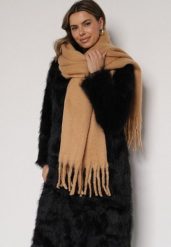 Jasnobrązowy Szalik z Frędzlami Owedarria. Szaliki i chusty damskie Born2be, bez wzorów, z dresówki, eleganckie. Za 39.99 zł.