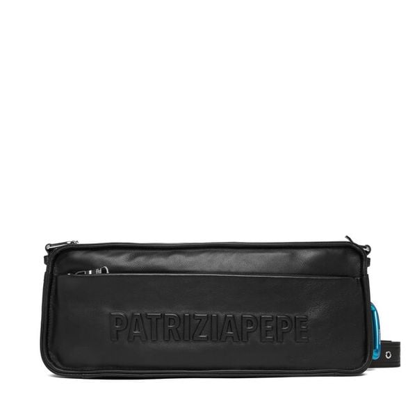 Torebka Patrizia Pepe. Czarne listonoszki damskie Patrizia Pepe, bez wzorów, bez dodatków. Za 1,389.00 zł.