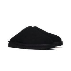 Damskie kapcie Ugg M CLASSIC SLIP-ON 1129290-BLK. Czarne kapcie damskie UGG, bez wzorów, z materiału, z okrągłym noskiem. Za 375.02 zł.