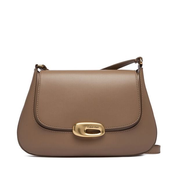 Torebka Calvin Klein. Brązowe listonoszki damskie Calvin Klein, bez wzorów, bez dodatków. Za 649.99 zł.