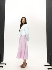 Spódnica z lyocellem - pastelowy róż. Czerwone spódnice damskie Reserved, l, bez wzorów, z lyocellu, rozkloszowane. Za 149.99 zł.