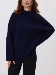 Wełniany sweter - granatowy. Niebieskie swetry damskie Reserved, l, bez wzorów, z wełny, bez kołnierzyka, bez ramiączek, bez kaptura. Za 259.99 zł.