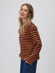 T-shirt oversize - wielobarwny. T-shirty damskie Reserved, l, bez wzorów, z bawełny, bez kołnierzyka. Za 99.99 zł.