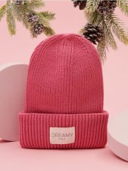 Czapka beanie - różowy. Czerwone czapki i kapelusze damskie Sinsay, z aplikacjami, z materiału. Za 25.99 zł.