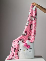 Koc dziecięcy Hello Kitty - różowy. Czerwone kocyki dla dzieci Sinsay. Za 35.99 zł.