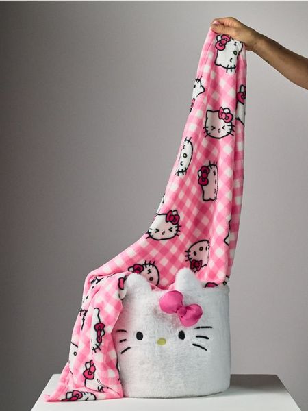 Koc dziecięcy Hello Kitty - różowy. Czerwone kocyki dla dzieci Sinsay. Za 35.99 zł.