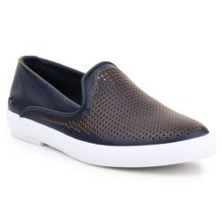 Buty Lacoste W 7-31CAW01272M3 niebieskie. Niebieskie obuwie sportowe damskie bez wzorów, z gumy. Za 544.84 zł.