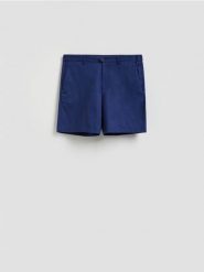 Szorty chino z domieszką lnu - niebieski. Niebieskie szorty męskie Reserved, bez wzorów, z bawełny. Za 129.99 zł.