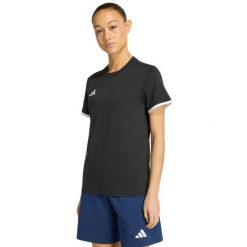 Koszulka damska adidas Entrada 26 Tee - 100% bawełna, regular fit. Czarne koszulki sportowe damskie Adidas, bez wzorów, z bawełny, sportowe, bez kołnierzyka. Za 78.99 zł.