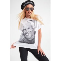 T-SHIRT EMPORIO ARMANI. Białe t-shirty damskie Emporio Armani, bez wzorów, bez kołnierzyka. Za 579.00 zł.
