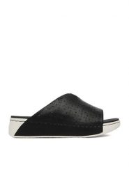 Go Soft Klapki CEO-R26SS02248 Czarny. Czarne klapki damskie GO SOFT, bez wzorów, ze skóry, bez obcasa. Za 119.99 zł.