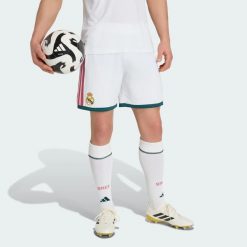 Spodenki domowe Real Madryt 26/27 Authentic. Białe krótkie spodenki sportowe męskie Adidas, l, bez wzorów, z materiału, do piłki nożnej, climacool (adidas). Za 239.00 zł.