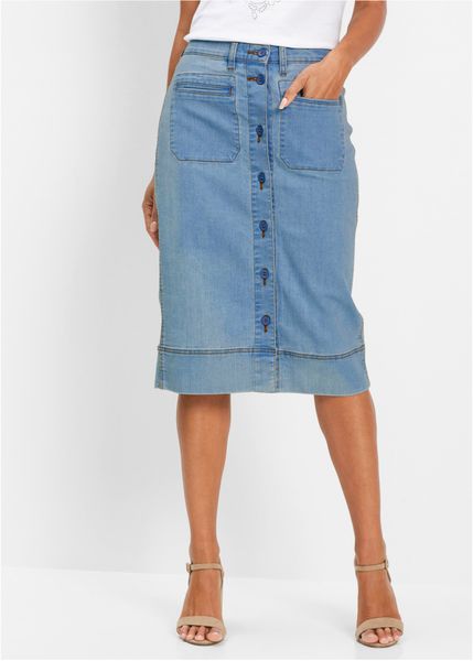 Spódnica dżinsowa z guzikami. Niebieskie spódnice damskie bonprix, bez wzorów, eleganckie. Za 119.99 zł.