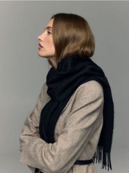 Wełniany szalik - czarny. Czarne szaliki i chusty damskie Reserved, bez wzorów, z wełny. Za 199.99 zł.