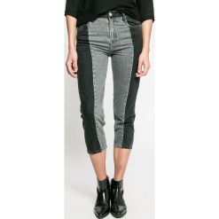 Pepe Jeans - Jeansy Patchy Monotone. Jeansy damskie marki Pepe Jeans. W wyprzedaży za 99.90 zł.