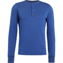 Polo Ralph Lauren UNEVEN Bluzka z długim rękawem light navy. Bluzki z długim rękawem męskie Polo Ralph Lauren, z bawełny, z długim rękawem. W wyprzedaży za 356.30 zł.
