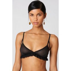 NA-KD Lingerie Siateczkowy biustonosz z falbanką - Black. Biustonosze marki NA-KD Lingerie. W wyprzedaży za 21.88 zł.