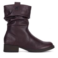 Botki Rieker. Czerwone botki damskie Rieker, bez obcasa, na płaskiej podeszwie, bez zapięcia. Za 265.99 zł.