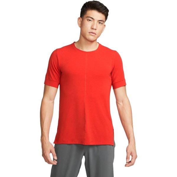 Podkoszulek męskie Nike Yoga Dri Fit. Czerwone buty sportowe męskie Nike, z poliesteru, bez zapięcia, na fitness i siłownię, dri-fit (nike). Za 190.00 zł.