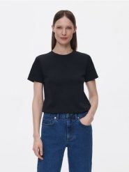 T-shirt z bawełny organicznej - czarny. Czarne t-shirty damskie Reserved, l, bez wzorów, z bawełny, bez kołnierzyka. W wyprzedaży za 59.99 zł.