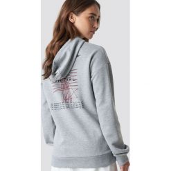 NA-KD Bluza z kapturem oversize Girl - Grey. Bluzy damskie marki NA-KD. W wyprzedaży za 97.17 zł.
