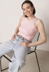 Różowy Top z Prążkowanego Materiału Zitessa. Czerwone bluzki damskie Born2be, m, bez wzorów, z jeansu, eleganckie, bez kołnierzyka, bez ramiączek. Za 29.99 zł.