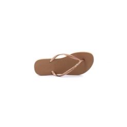 Klapki Havaianas Model 4145651 Kolor Rose. Brązowe klapki damskie Havaianas, bez wzorów, z gumy. Za 94.99 zł.