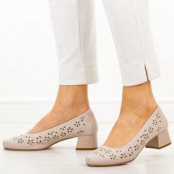 J.Szare czółenka damskie na obcasie Sergio Leone Sk180. Szare czółenka damskie Sergio Leone, bez wzorów, z materiału, biznesowe, z okrągłym noskiem, bez obcasa, na obcasie, bez zapięcia. Za 179.00 zł.