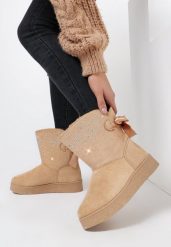 Beżowe Śniegowce Stikine. Brązowe śniegowce i trapery damskie Born2be, z futra, za kostkę. Za 69.99 zł.