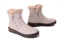 RIEKER Y3481-60 beige, botki damskie. Brązowe botki damskie Rieker, bez obcasa, bez zapięcia. Za 379.90 zł.
