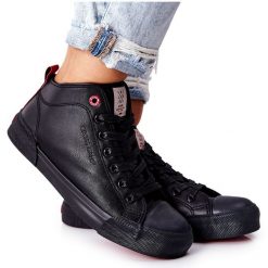 Damskie Wysokie Trampki Cross Jeans II2R4032C Czarne. Czarne trampki i tenisówki damskie bez wzorów, z jeansu, eleganckie, bez zapięcia. Za 205.59 zł.