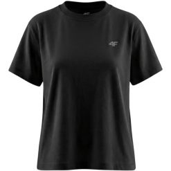 Koszulka damska 4F - krótki rękaw, dopasowany krój, miękki jersey. Czarne t-shirty damskie 4f, uniwersalny, bez wzorów, z bawełny, klasyczne, bez kołnierzyka. Za 49.99 zł.