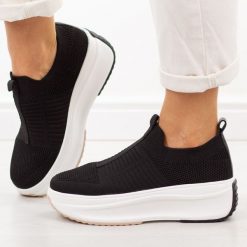 Czarne sportowe buty damskie Filippo Dp7552/26. Czarne obuwie sportowe damskie Filippo, bez wzorów, z dresówki, trekkingowe. Za 199.00 zł.