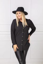 Elegancka czarna długa zapinana koszula PLUS SIZE XXL. Czarne bluzki damskie Nasi partnerzy, plus size, bez wzorów, z poliesteru, eleganckie, bez kołnierzyka, plus size, bez ramiączek. Za 199.90 zł.