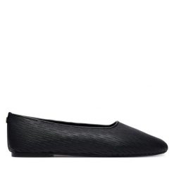 Baleriny Calvin Klein. Czarne baleriny damskie Calvin Klein, bez wzorów, bez obcasa. Za 449.99 zł.