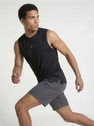 Sportowa koszulka bez rękawów SNSY PERFORMANCE - czarny. Czarne koszulki sportowe męskie Sinsay, l, bez wzorów, bez kołnierzyka, bez ramiączek. Za 25.99 zł.