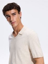 Sweter polo z dodatkiem lnu - beżowy. Brązowe swetry przez głowę męskie Reserved, l, bez wzorów, z bawełny, bez kołnierzyka. Za 129.99 zł.
