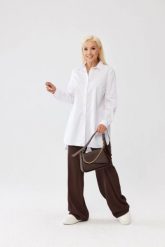 Klasyczna biała koszula Elena zapinana na guziki, asymetryczny krój PLUS SIZE XXL OVERSIZE JESIEŃ. Białe bluzki damskie Moda Size Plus Iwanek, na jesień, plus size, bez wzorów, z bawełny, biznesowe, z asymetrycznym kołnierzem, plus size, bez ramiączek. Za 199.90 zł.