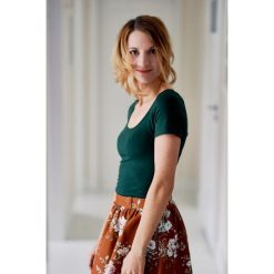 Bluzka Urania butelkowa zieleń z krótkim rękawem 32/34. Koszule damskie marki Marie Zélie. W wyprzedaży za 69.60 zł.
