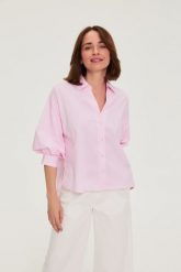 Koszula w paski z bufiastymi rękawami różowa. Czerwone koszule damskie MOODO, l, bez wzorów, z bawełny, bez kołnierzyka, bez ramiączek. Za 119.99 zł.