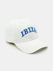 Czapka z daszkiem z haftowanym napisem Ibiza - biały. Białe czapki i kapelusze damskie Sinsay, bez wzorów. Za 19.99 zł.